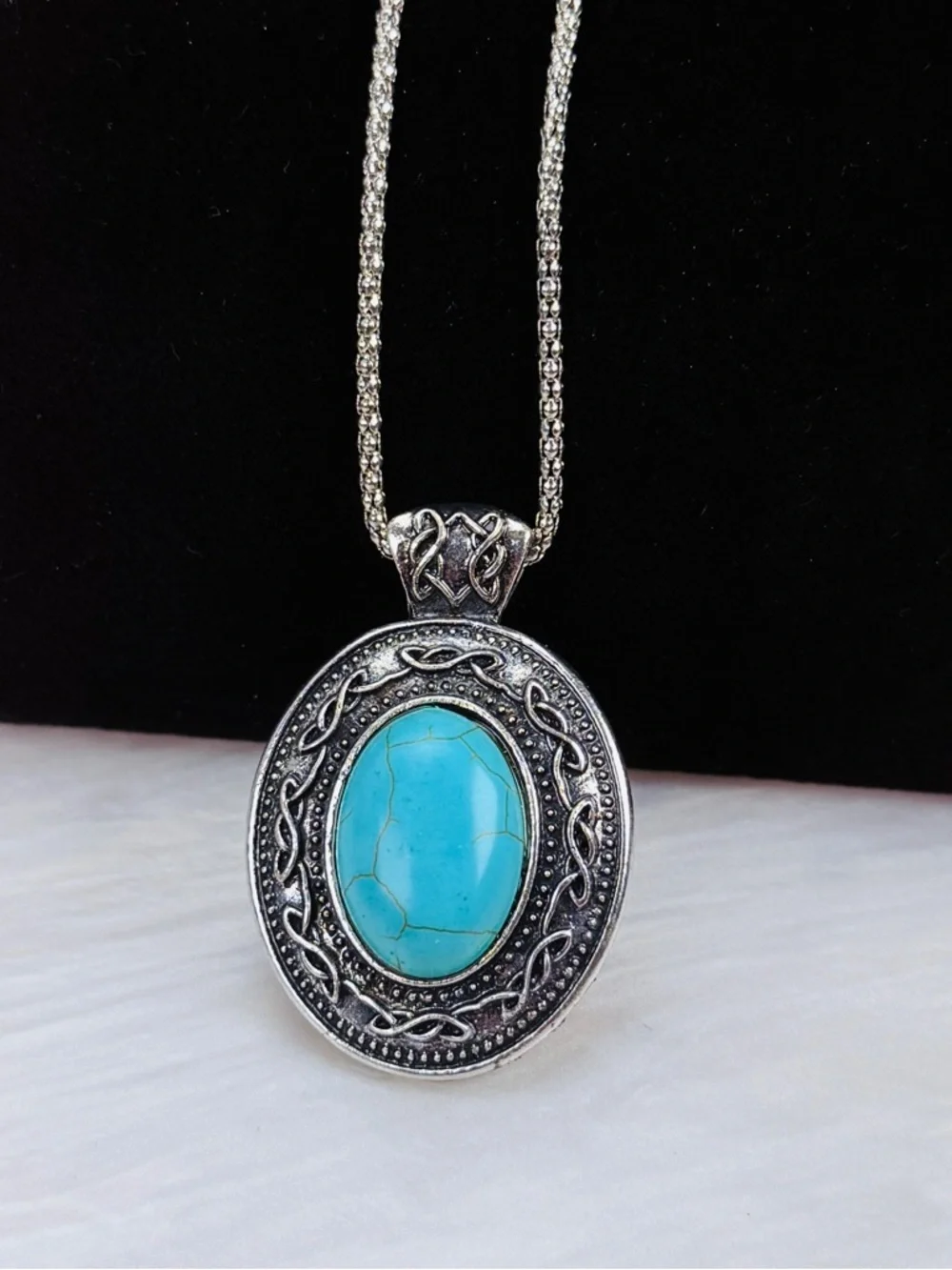 Aged Silvertone faux turquoise blue southwestern style lightweight necklace
